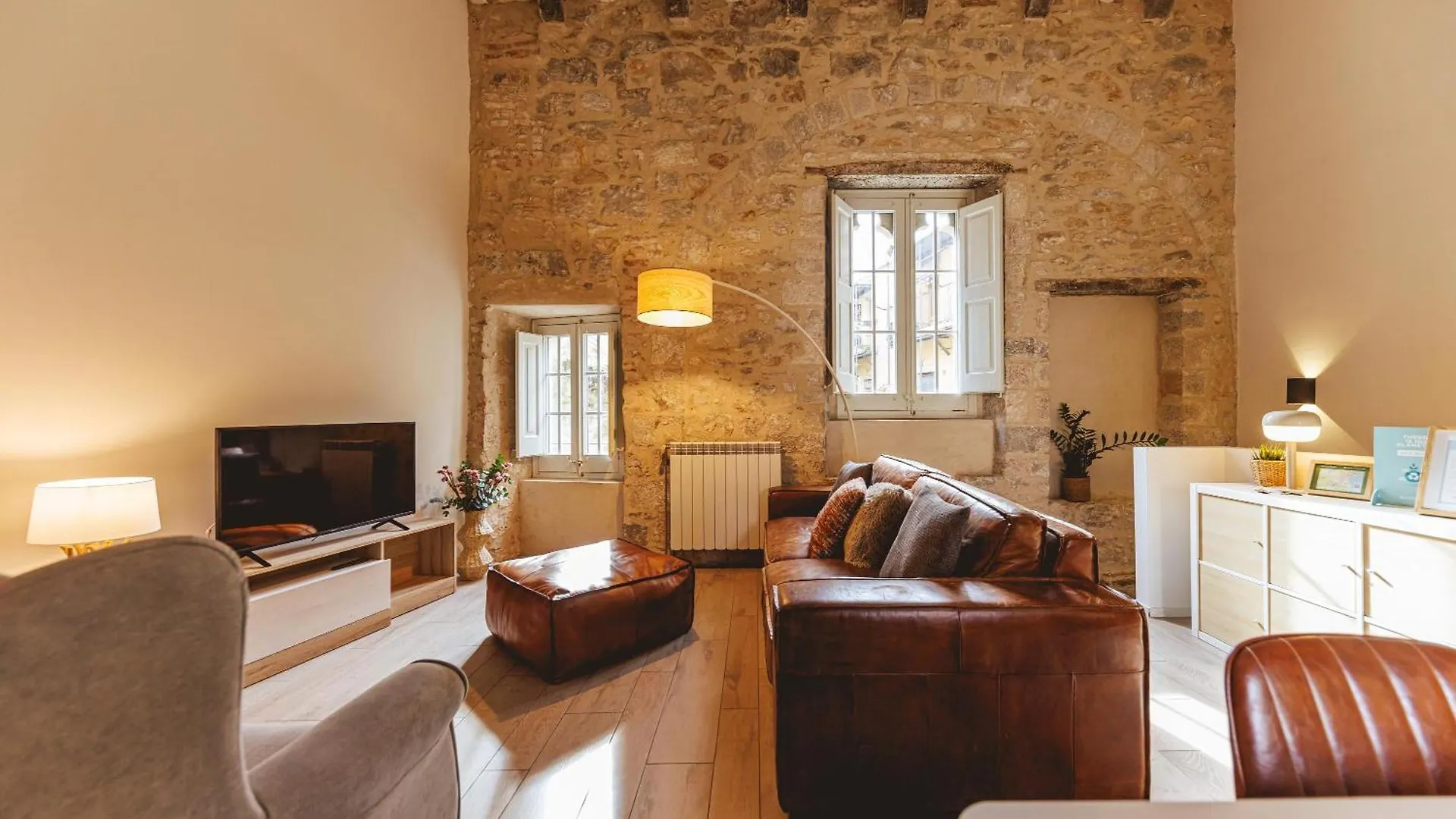 Bravissimo Llebre Duplex, With Patio location